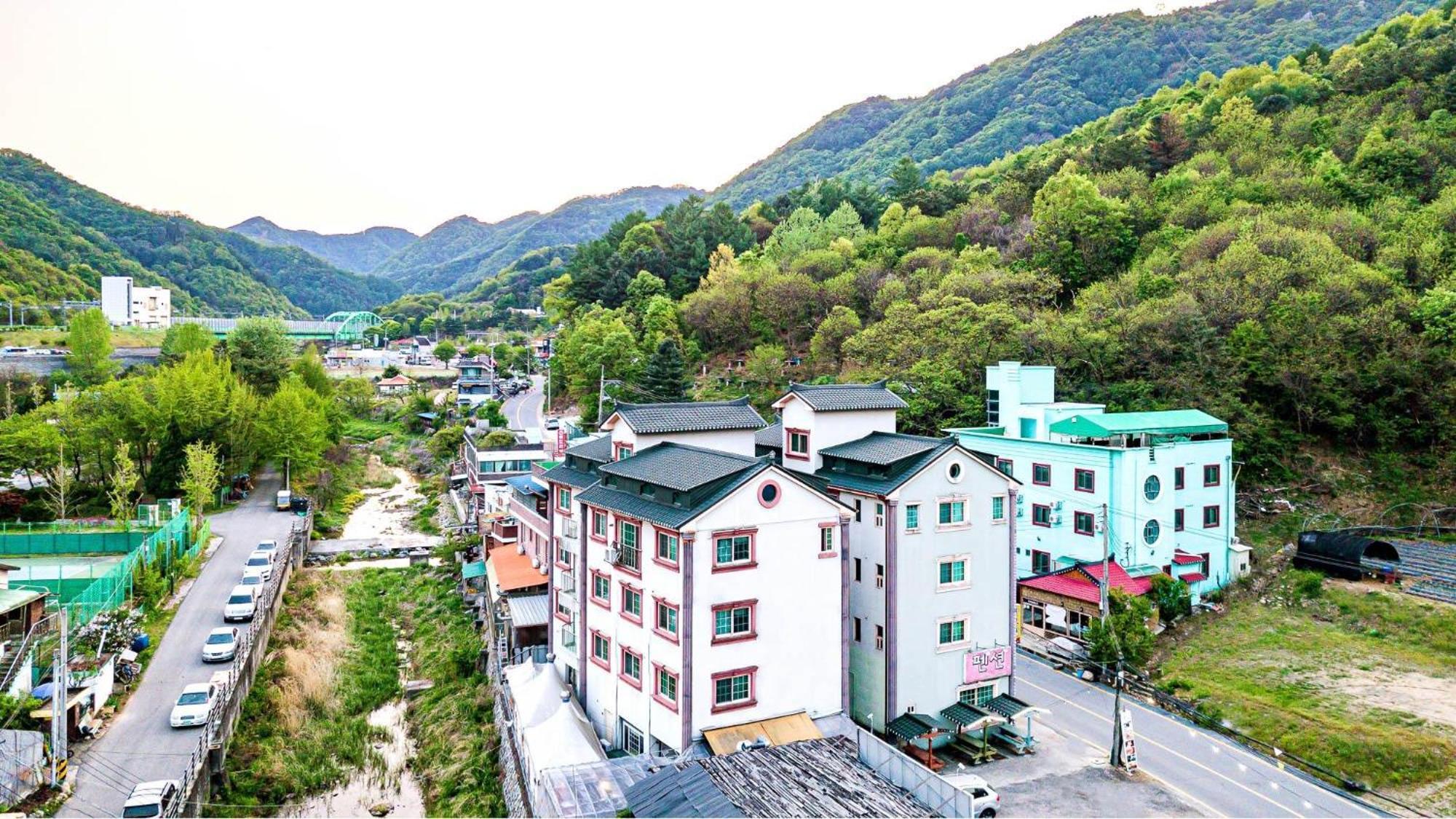 Gangchon Pine Hill Pension Chuncheon Exterior foto